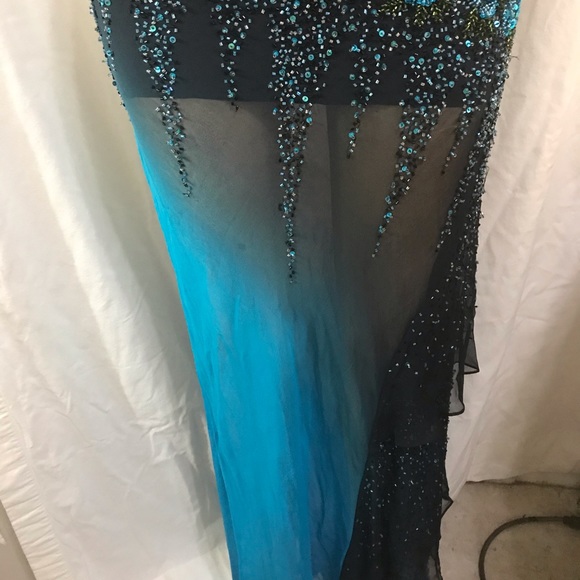 New exquisite Embroidery evening Dress - Picture 4 of 5
